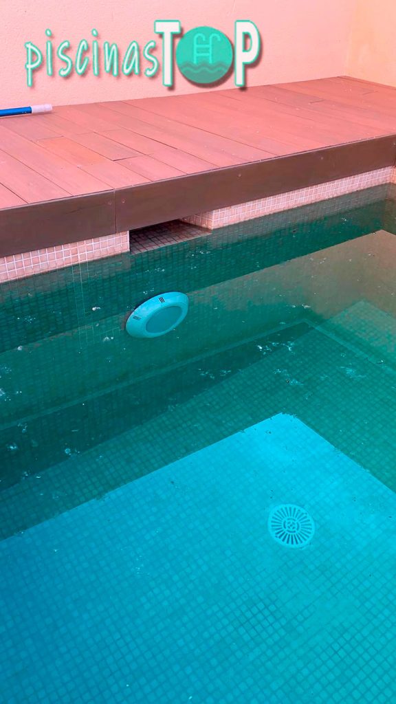 Construcción de piscinas de gresite en Navas de San Antonio